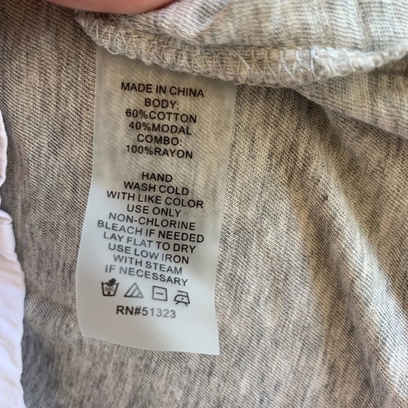 Two by Vince Camuto Mixed Media Top in Gray size XS - Picture 4 of 6